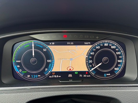 Volkswagen e-Golf VII 16 of 19