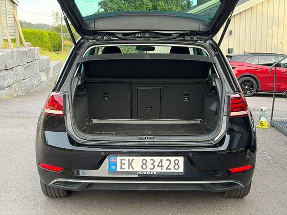 Volkswagen e-Golf VII 14 of 19