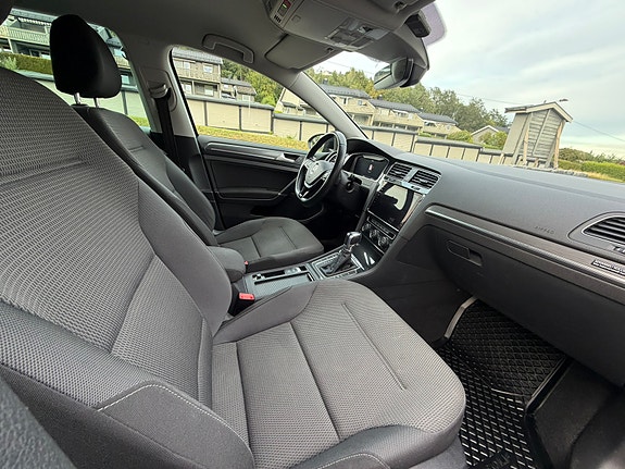 Volkswagen e-Golf VII 18 of 19