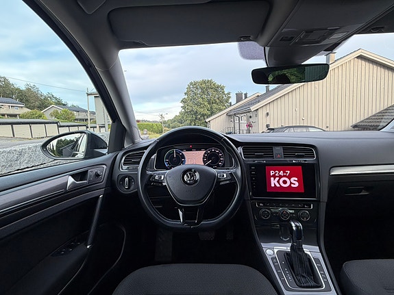 Volkswagen e-Golf VII 15 of 19