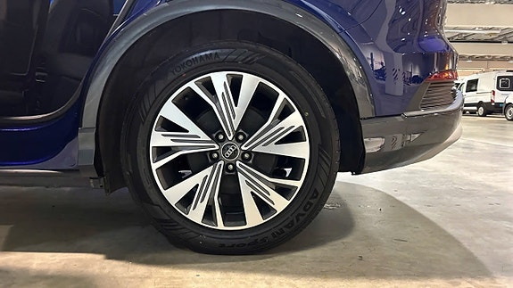Audi Q4 e-tron 7 of 9
