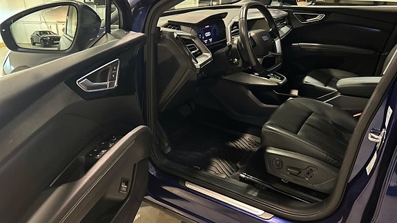 Audi Q4 e-tron 4 of 9