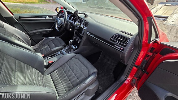 Volkswagen golf 26 of 30
