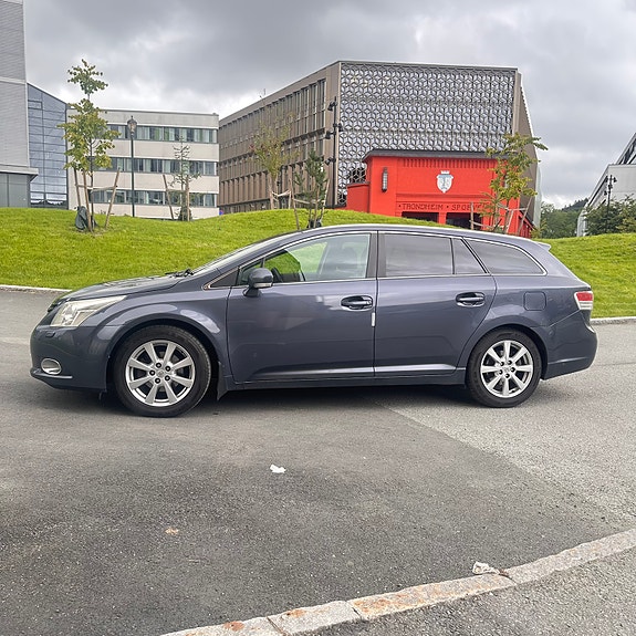 Toyota Avensis 2 of 19