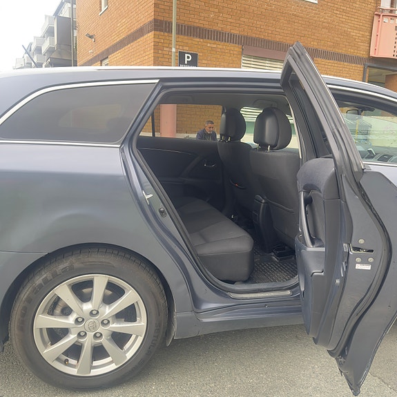 Toyota Avensis 14 of 19
