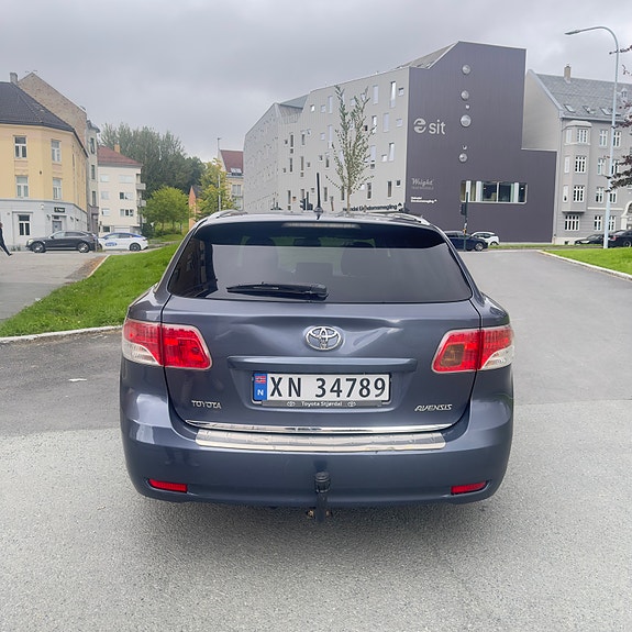 Toyota Avensis 4 of 19