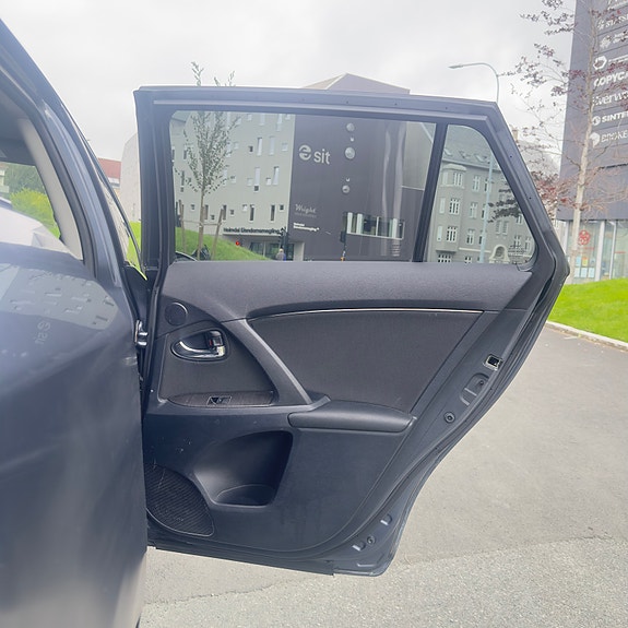 Toyota Avensis 17 of 19