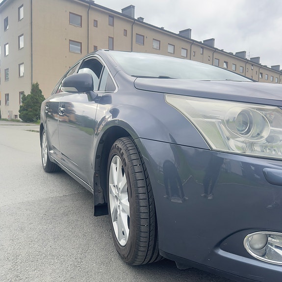 Toyota Avensis 11 of 19