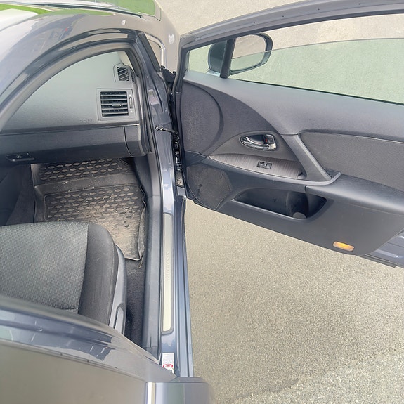 Toyota Avensis 16 of 19