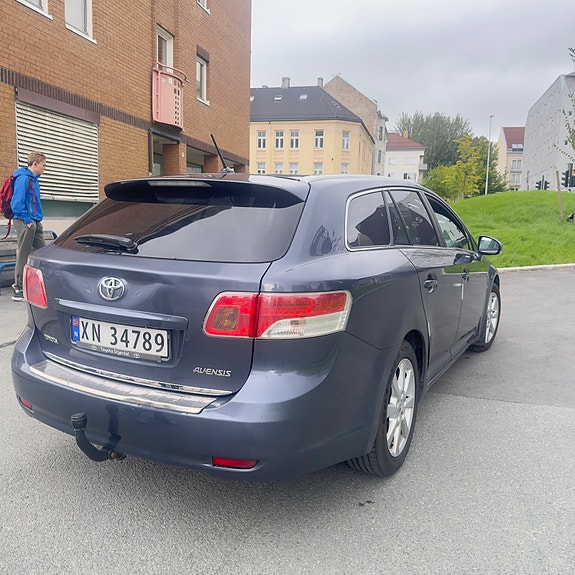 Toyota Avensis 3 of 19