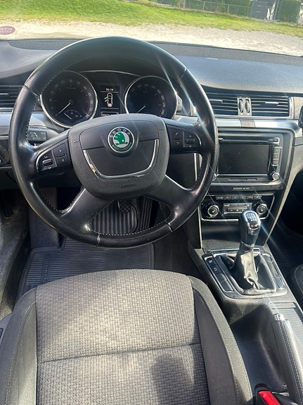 Skoda Superb 8 of 19