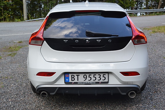 Volvo V40 9 of 22