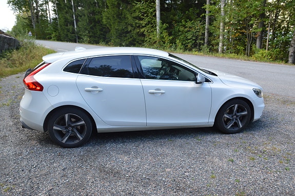 Volvo V40 12 of 22