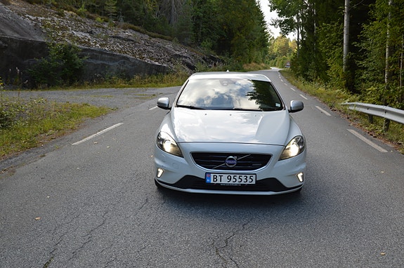 Volvo V40 8 of 22