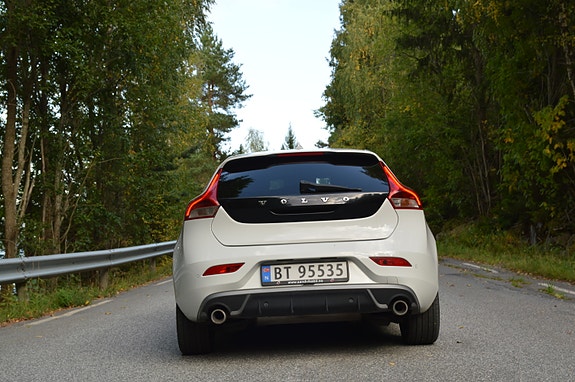 Volvo V40 4 of 22