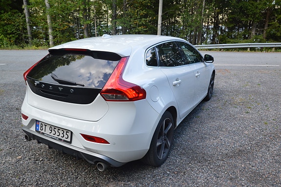 Volvo V40 14 of 22