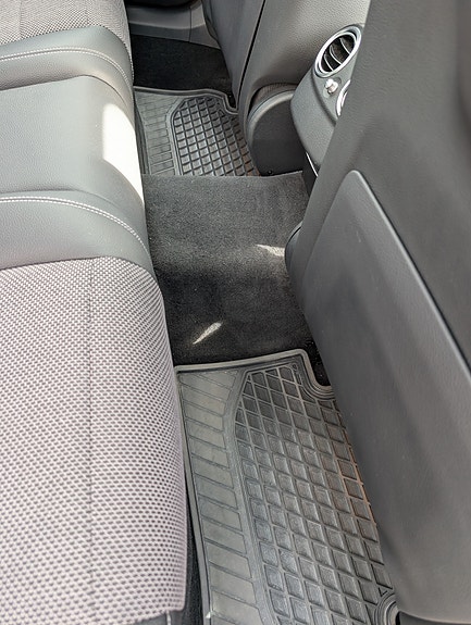 Mercedes-Benz E200 7 of 28