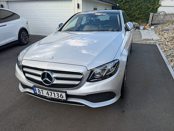 Mercedes-Benz E200 25 of 28