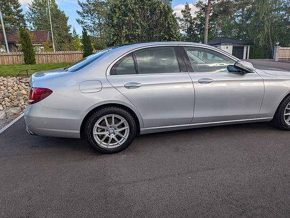 Mercedes-Benz E200 26 of 28