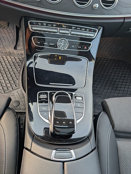 Mercedes-Benz E200 4 of 28