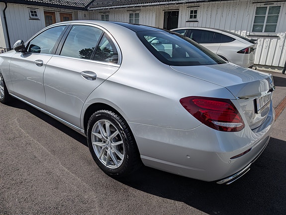 Mercedes-Benz E200 22 of 28