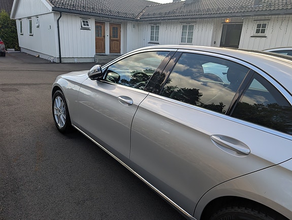 Mercedes-Benz E200 13 of 28