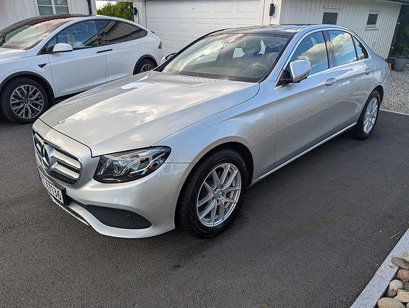 Mercedes-Benz E200 11 of 28