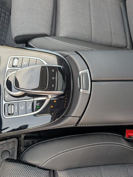 Mercedes-Benz E200 19 of 28