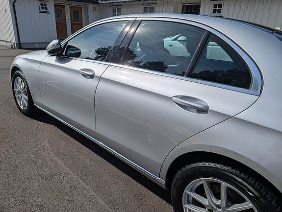 Mercedes-Benz E200 23 of 28