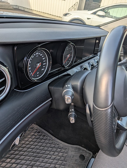 Mercedes-Benz E200 8 of 28