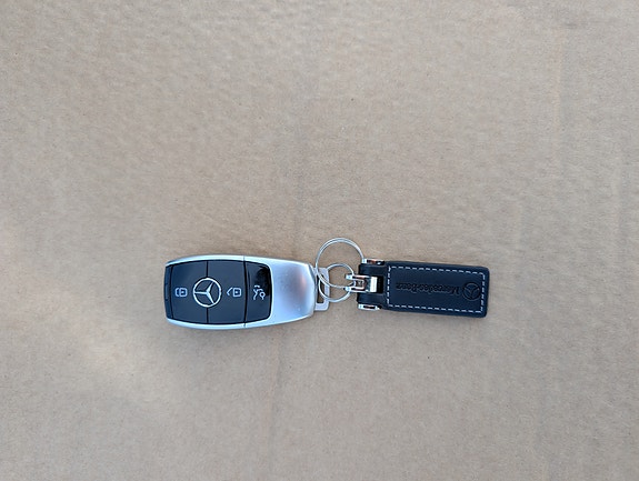 Mercedes-Benz E200 21 of 28