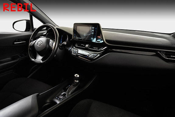 Toyota C-HR 13 of 22