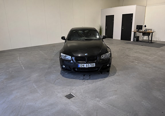 BMW 320d 3 of 12