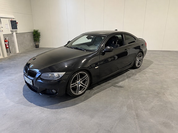 BMW 320d 2 of 12