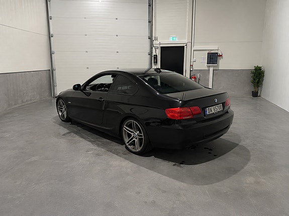 BMW 320d 4 of 12