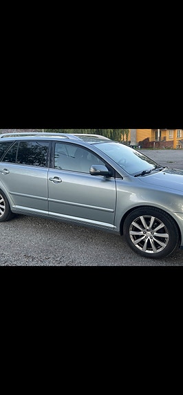 Toyota Avensis 4 of 10