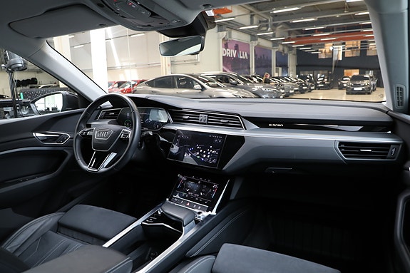 Audi Q8 e-tron 14 of 30