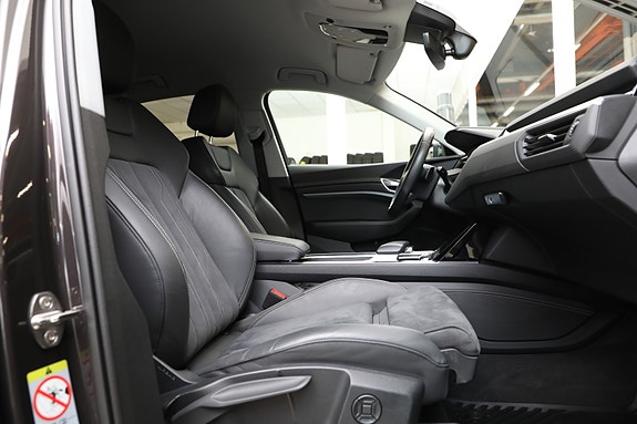 Audi Q8 e-tron 21 of 30