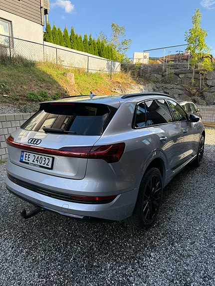 Audi e-tron 7 of 30