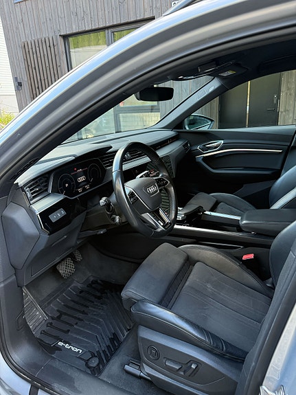 Audi e-tron 13 of 30