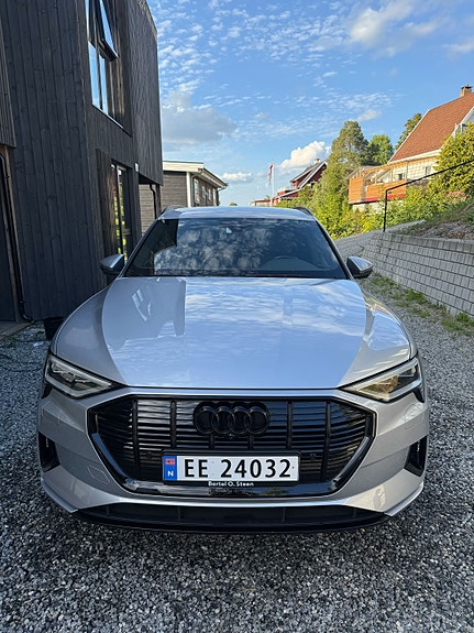 Audi e-tron 2 of 30
