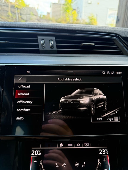 Audi e-tron 28 of 30