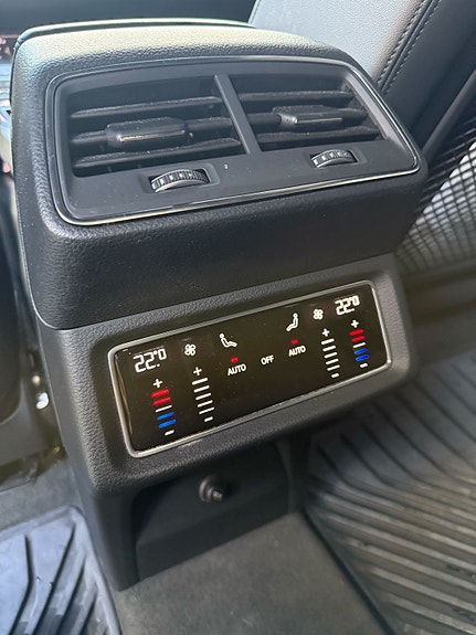 Audi e-tron 29 of 30