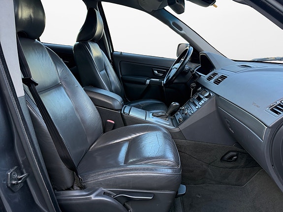 Volvo XC90 10 of 20