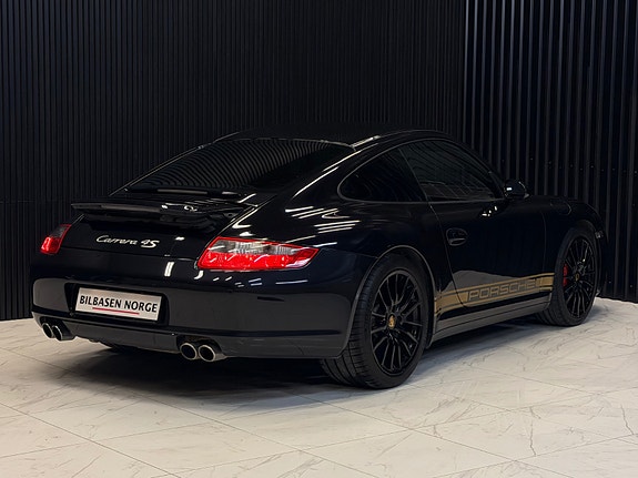 Porsche 911 Carrera 4S 15 of 30