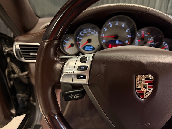 Porsche 911 Carrera 4S 24 of 30