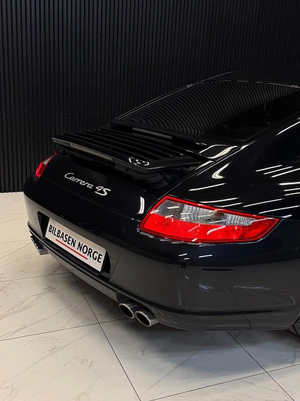 Porsche 911 Carrera 4S 16 of 30