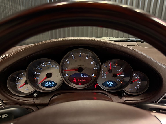 Porsche 911 Carrera 4S 21 of 30