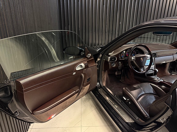 Porsche 911 Carrera 4S 17 of 30