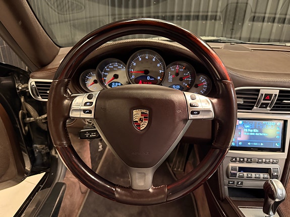 Porsche 911 Carrera 4S 28 of 30